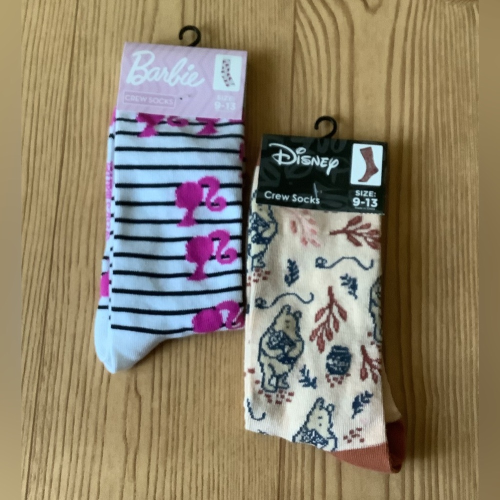 NWT. 2Pairs Popular Crew Socks.  Size 9-13